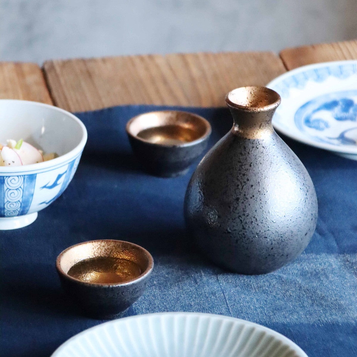 Mino Ware Sake Set — Black & Gold, Tokkuri & 2 Ochoko, Wooden Gift Box